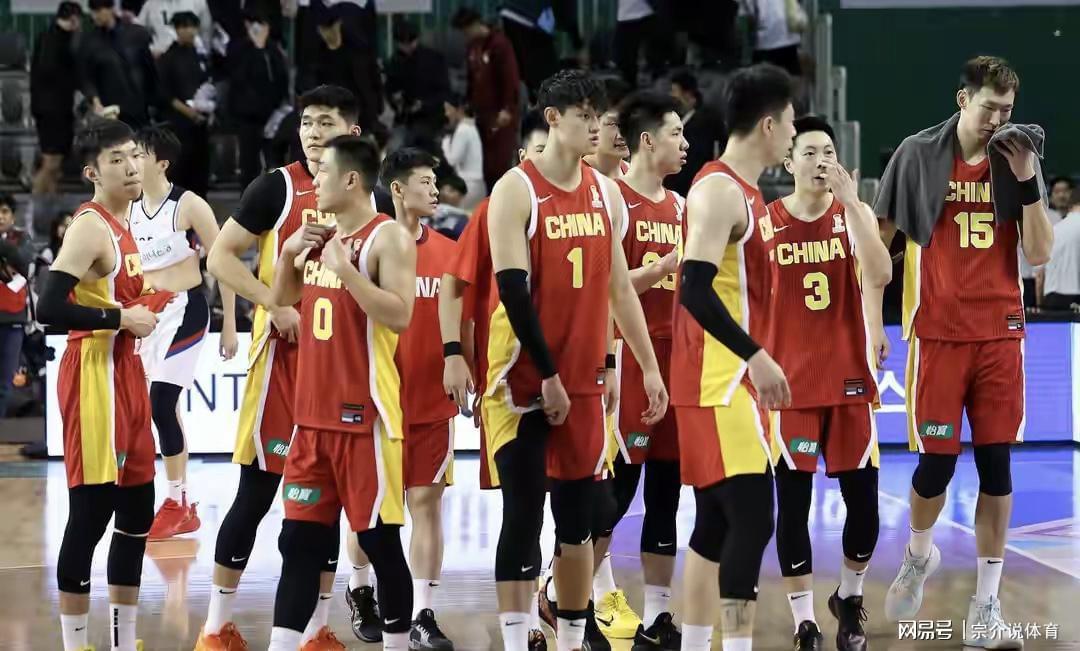 中国男篮最新大名单公布，赵睿不受影响，周琦淘汰，徐杰终于入选
