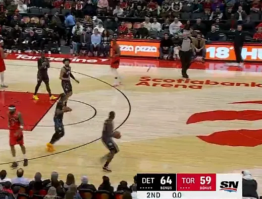 开云体育网址-半场：活塞以64-59领先猛龙，坎宁安10中6砍下16分6助攻